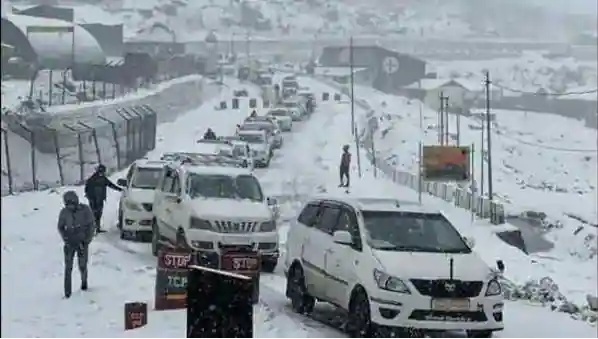 After heavy snowfall Sikkim stops issuing Nathula permits for tourists