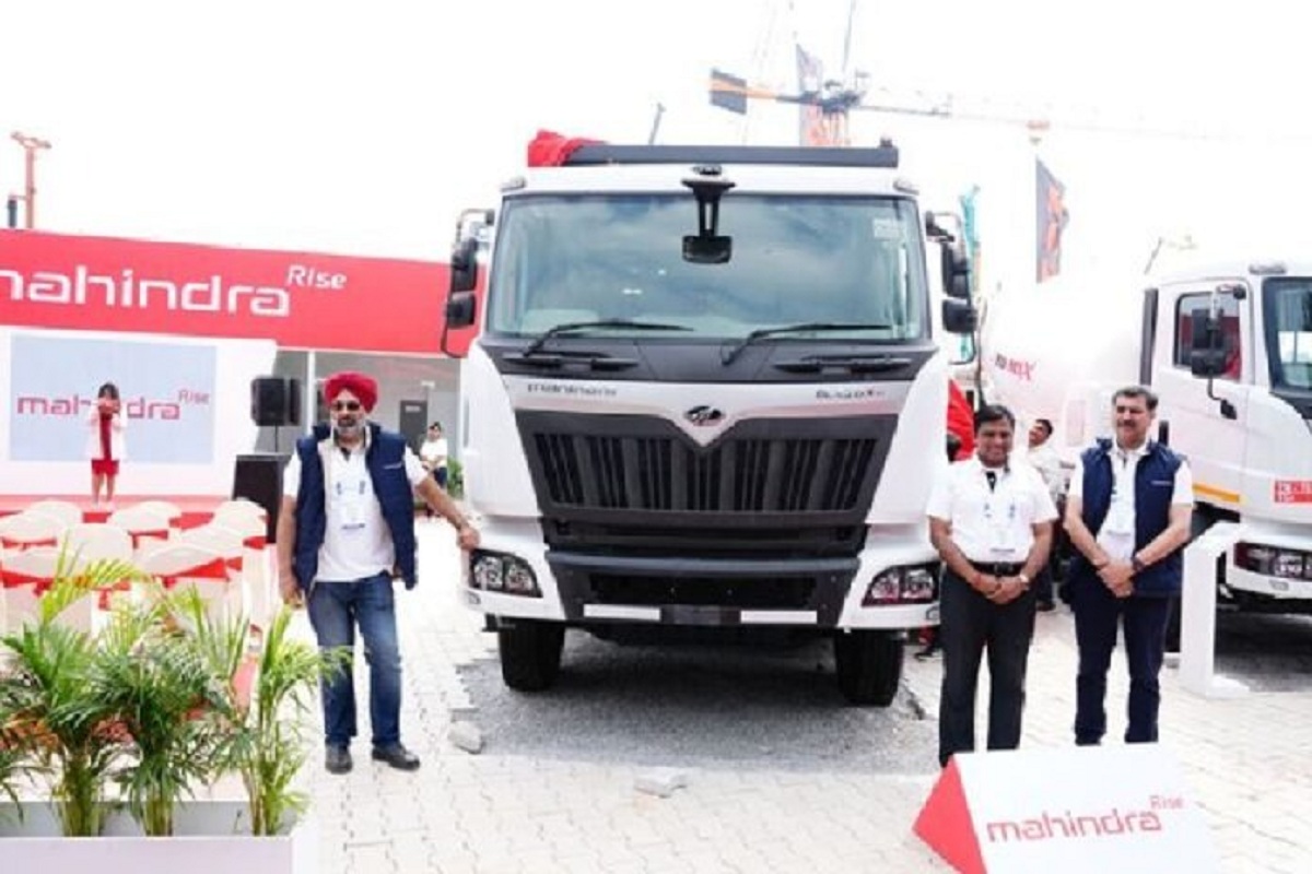 Mahindra unveils groundbreaking BLAZO X m-DURA Tipper and BSV Construction Equipment at EXCON 2023
